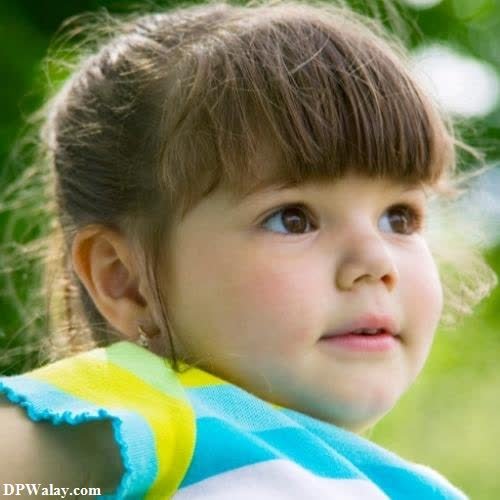 a little girl with a blue and yellow shirt baby girl dp for whatsapp