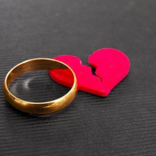 sad whatsapp dp - a gold ring with a heart on it